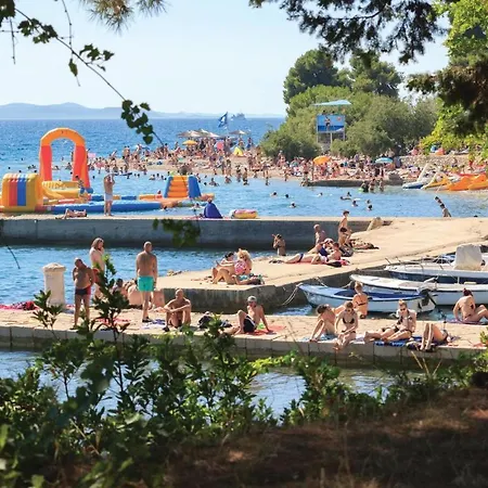 2 Bedroom Awesome In Appartement Zadar