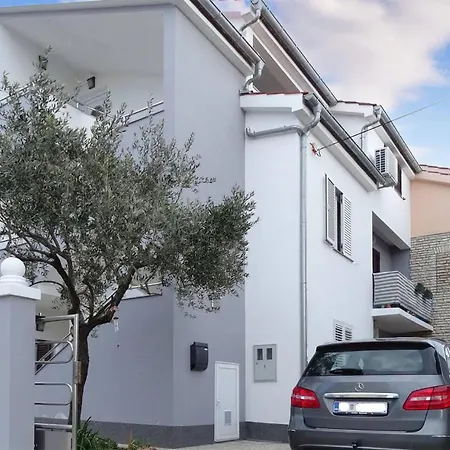 2 Bedroom Lovely In *