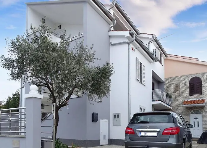 2 Bedroom Awesome In *